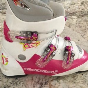 Girls ski boots